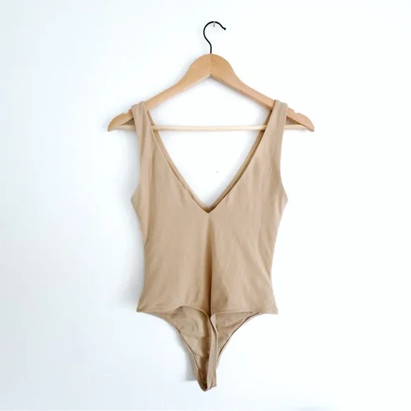 Aritzia Babaton Contour V-neck Bodysuit Toasty - Size Small - Picture 7 of 8